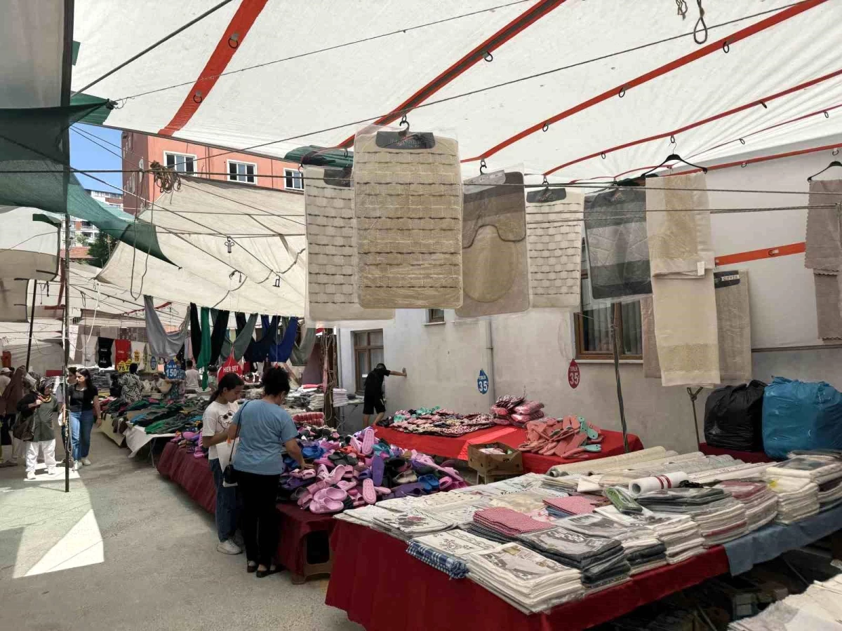 Zonguldak’ta Sosyete Pazarında Ucuz Ürünler Yoğun İlgi Gördü