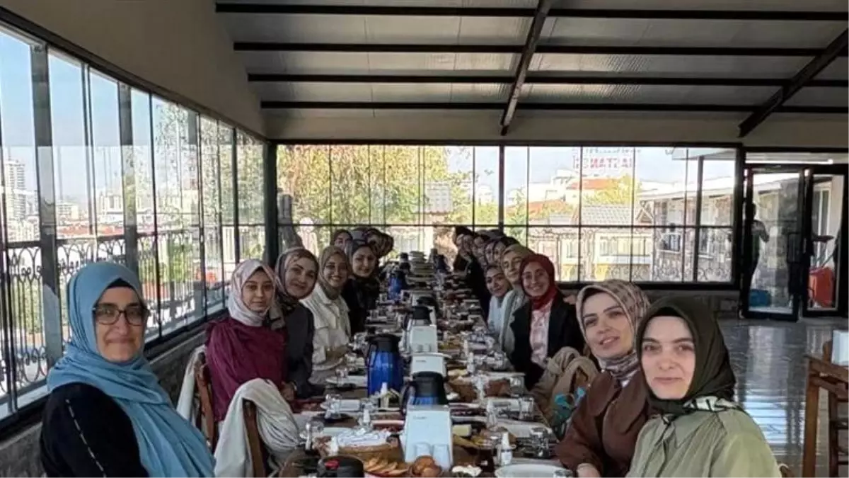 afyonkarahisarda genc kiz ogrencilere yonelik kahvalti programi duzenlendi rJtGT6TC.jpg