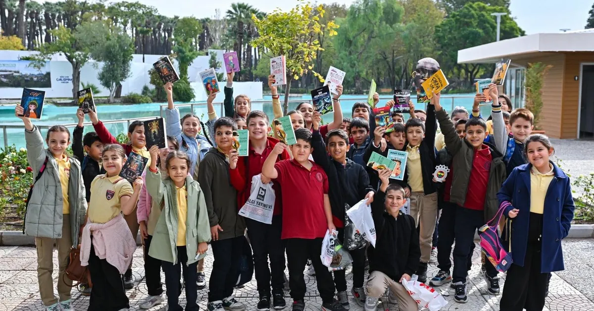 izkitapa her yastan ziyaretci yogun ilgi gosterdi f6EyO1re.webp