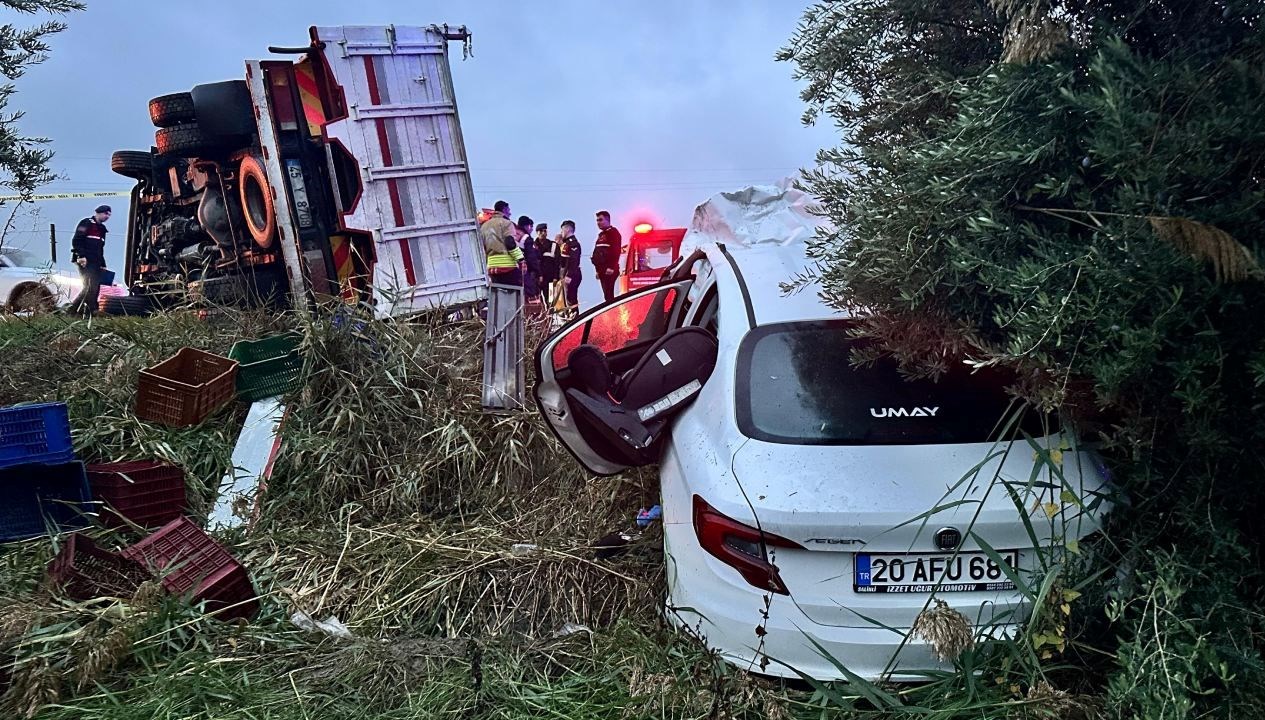 kontrolden cikan kamyonet karsi seride gecti 2 olu 3 yarali M6l4PERJ.jpg