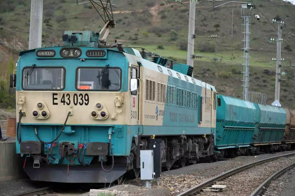 malatya golbasi narli nurdagi demiryolu hatti yeniden hizmete acildi pVm8wetD.jpg