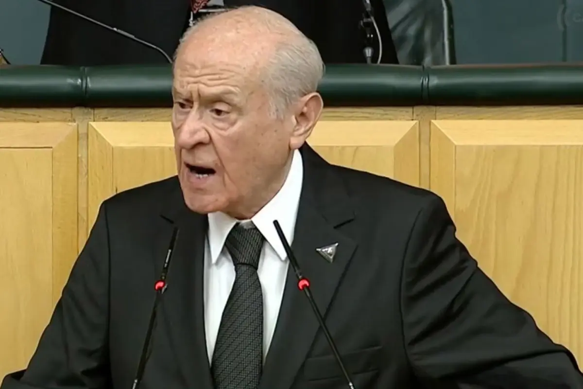 mecliste biji serok apo slogani atilmasina bahceliden ilk yorum BdaD4cpa.jpg