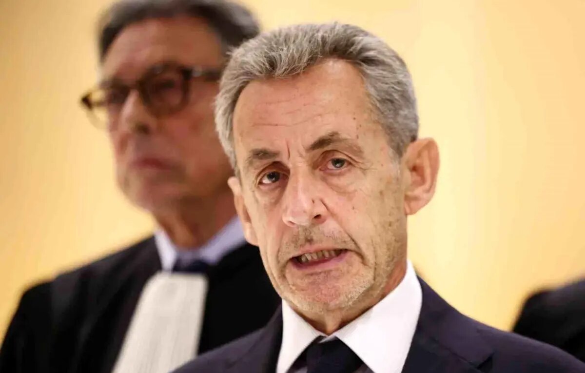 sarkozy 5 yil hapis cezasini cekmek uzere cezaevine girecek AiJiHtPF.jpg